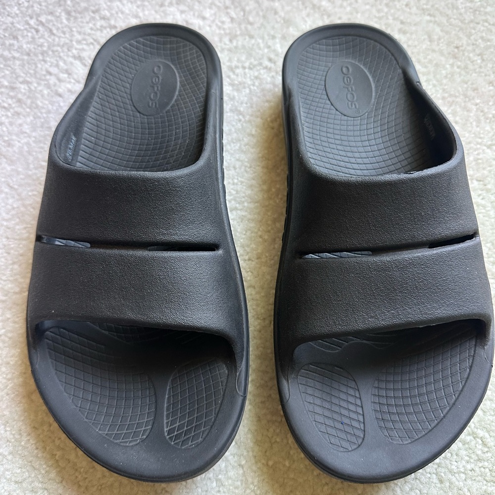 OOFOS Charcoal Slide Sandals W10/M8